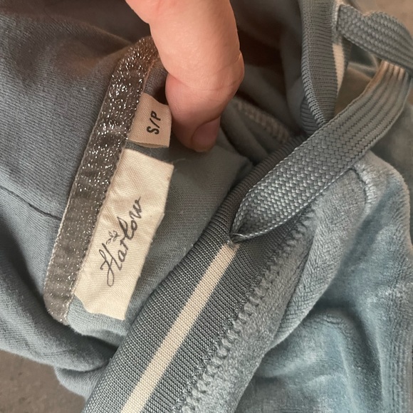 Harlow blue Velvet cropped hoodie - Picture 2 of 5